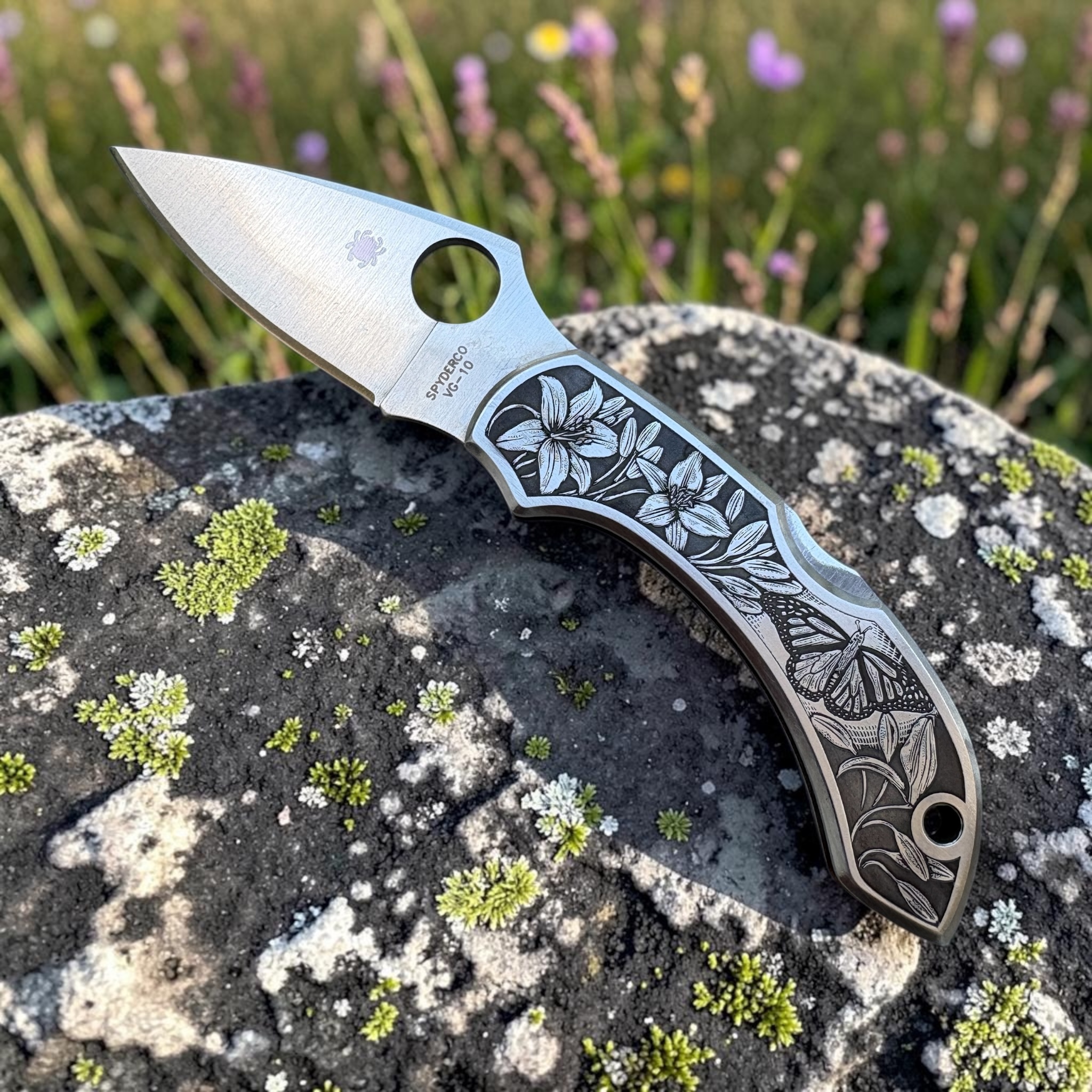 Spyderco Dragonfly with Engraved Lilies and Butterfly - Open