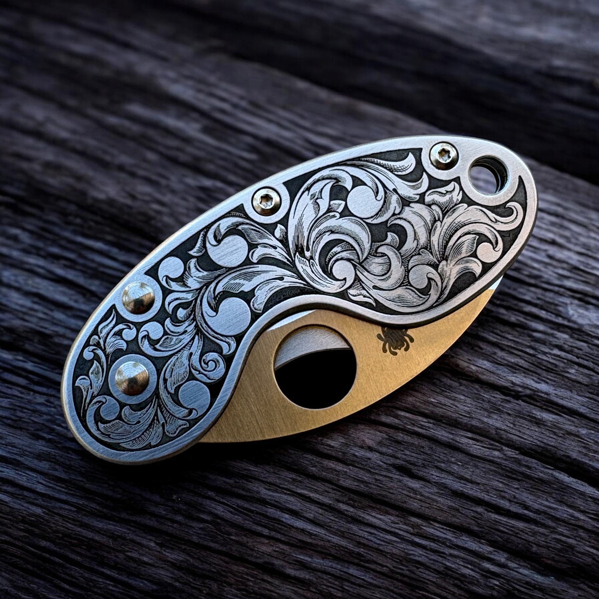 Spyderco Cricket with laser engraved scrollwork