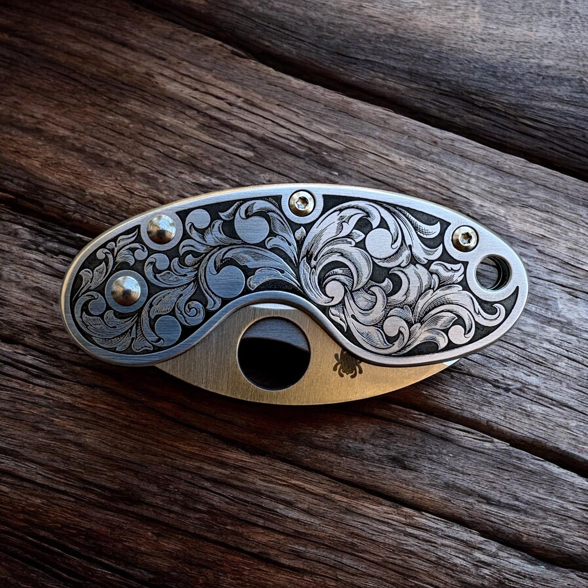 Spyderco Cricket with laser engraved scrollwork